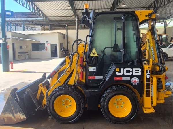 Mini Retroescavadeira JCB 1CX ano 2025