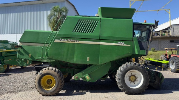 Colheitadeira John Deere 1550 ano 2004