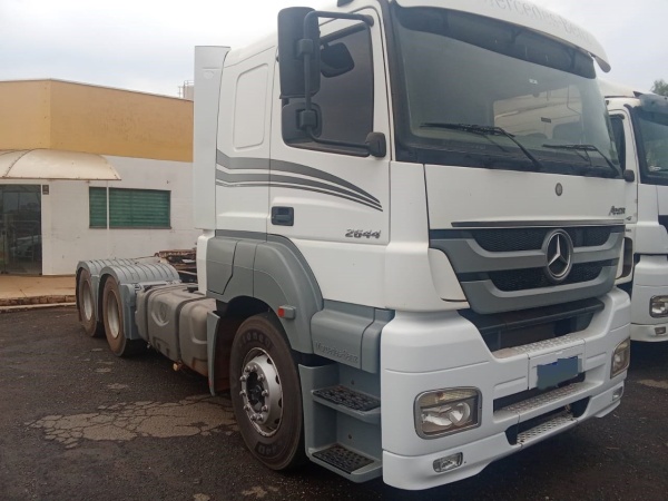 Caminhão Mercedes Benz Axor 2644 ano 2019