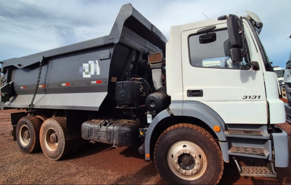 Caminhão Mercedes Benz AXOR 3131 6X4 ano 2016