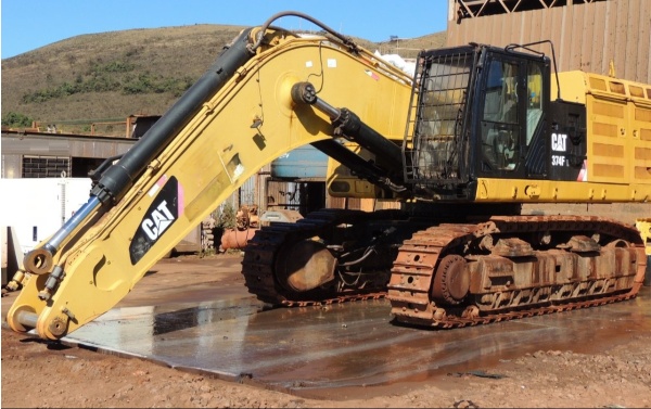 Escavadeira Caterpillar 374DL ano 2019