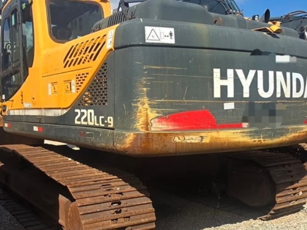 Escavadeira Hyundai R220LC-9 ano 2020