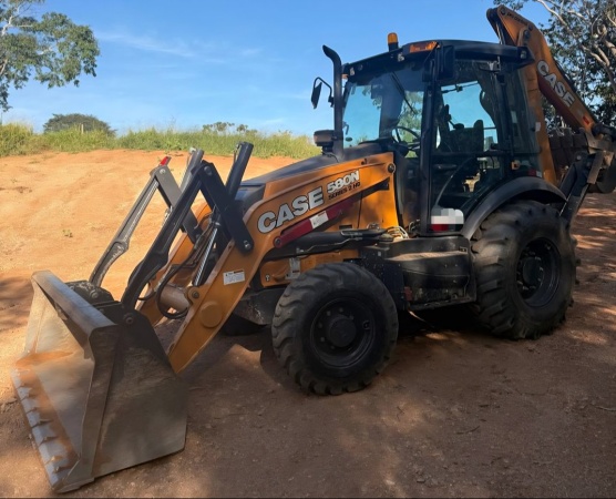 Retroescavadeira Case 580N S2 ano 2024
