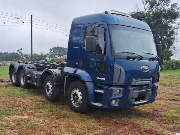 Caminhão Ford CARGO 2429