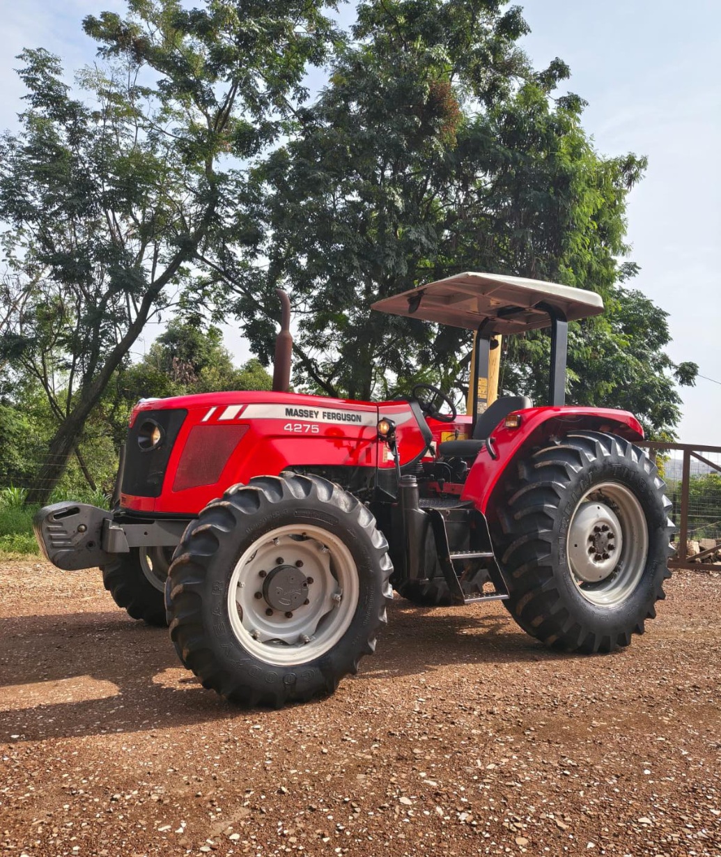 Trator Massey Ferguson MF 4275 ano 2012