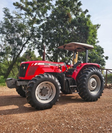 Trator Massey Ferguson MF 4275 ano 2012
