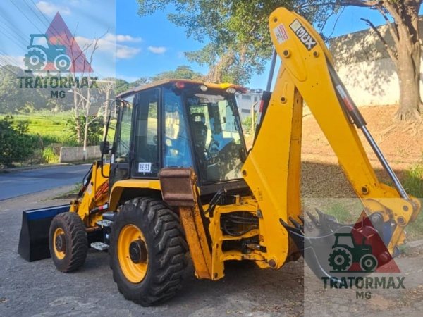 Retroescavadeira JCB 3CX ano 2021