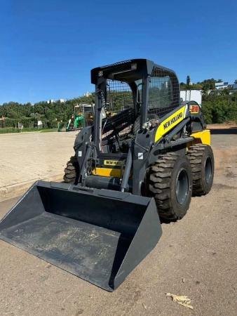Mini Carregadeira New Holland L218 ano 2015