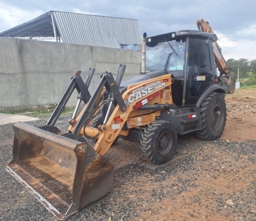 Retroescavadeira Case 580 N  ano 2020