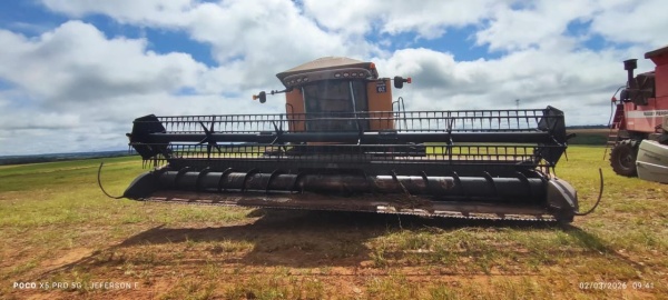 Colheitadeira Valtra BC 7500 ano 2014