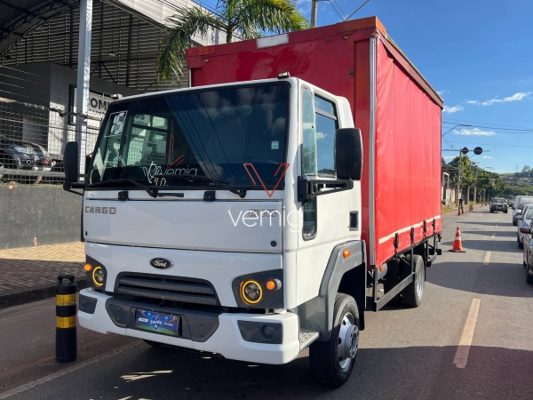 Caminhão Ford Cargo 816 ano 2015
