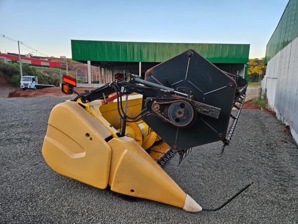 Plataforma New Holland 740 CF-30 Superfex ano 2011
