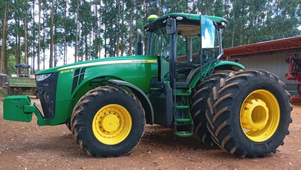 Trator John Deere 8295R ano 2021
