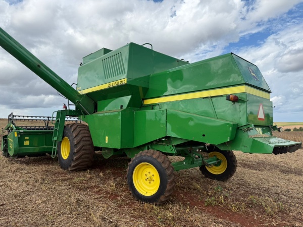 Colheitadeira John Deere 1175 ano 2012