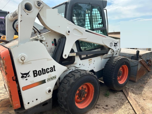 Mini Carregadeira Bobcat S650 ano 2011