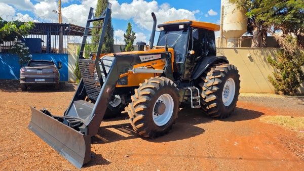 Trator Valtra BH 180 ano 2008 - BH 180 - Máquinas Agrícolas