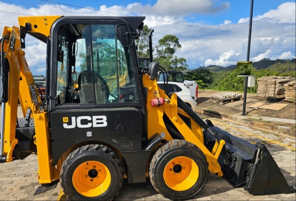 Mini Retroescavadeira JCB 1CX ano 2016