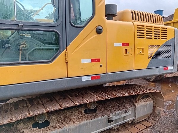 Escavadeira Volvo EC210B ano 2013