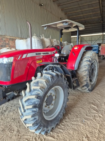 Trator Massey Ferguson MF4292/4 ano 2016