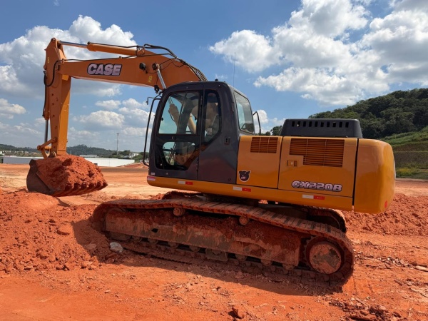 Escavadeira Case CX220B ano 2011