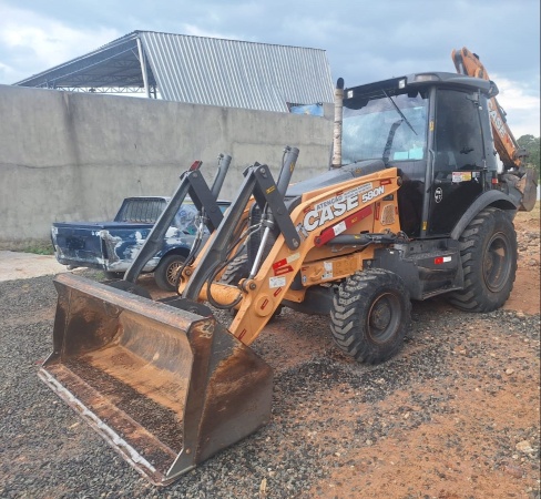 Retroescavadeira Case 580N ano 2020