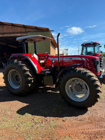 Trator Massey Ferguson MF 4292 ano 2013