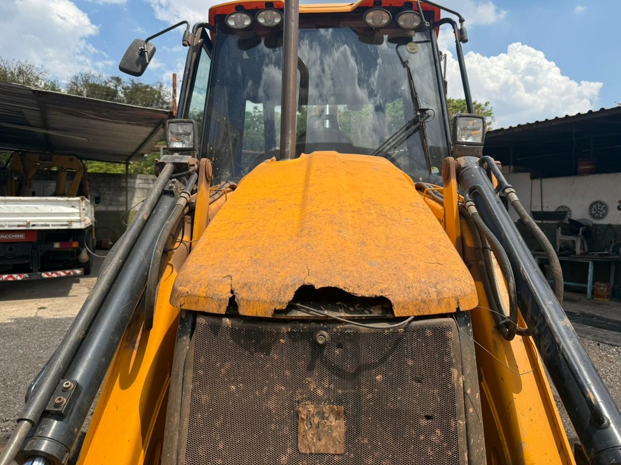 Retroescavadeira JCB 3CX ano 2023