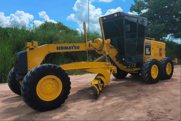 Motoniveladora Komatsu GD555 ano 2011