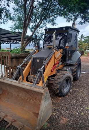 Retroescavadeira Case 575SV ano 2023