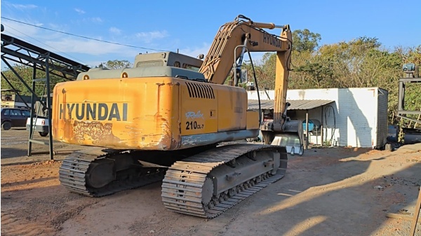 Escavadeira Hyundai R210LC-7 ano 2010