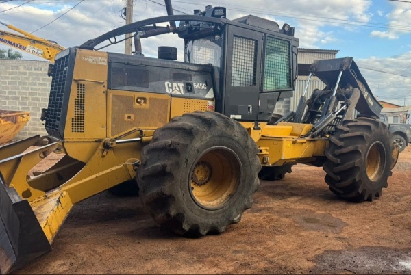 Skidder Caterpillar 545C ano 2012