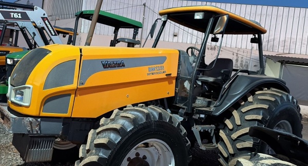 Trator Valtra BM125