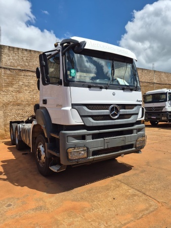 Caminhão Mercedes Benz Axor 3344