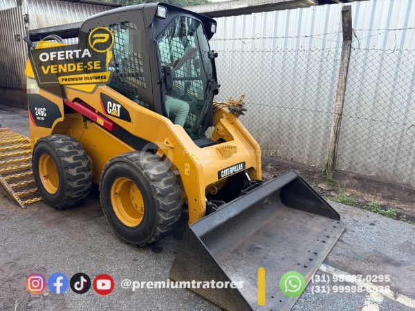 Mini Carregadeira Caterpillar 246C ano 2012
