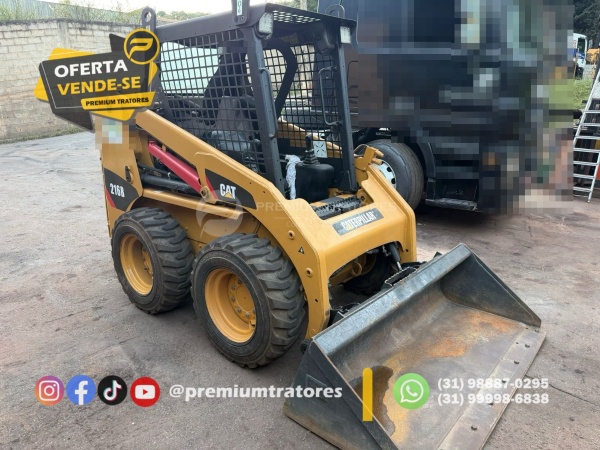 Mini Carregadeira Caterpillar 216B ano 2008