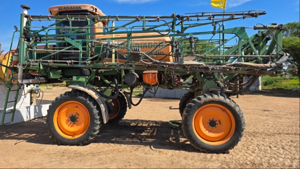 Pulverizador Autopropelido Stara Gladiador 2300 ano 2012