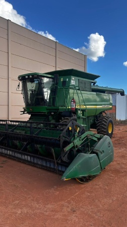 Colheitadeira John Deere 9750 STS ano 2004