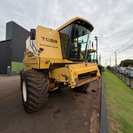 Colheitadeira New Holland TC 59 ano 2000