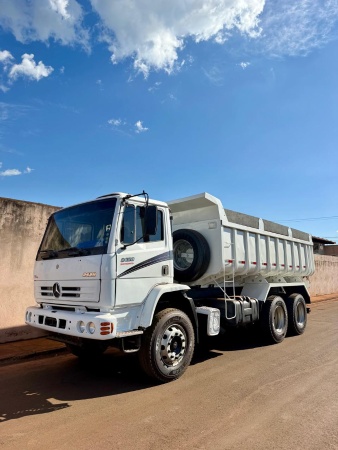 Caminhão Mercedes Benz Atego 2428 ano 2002
