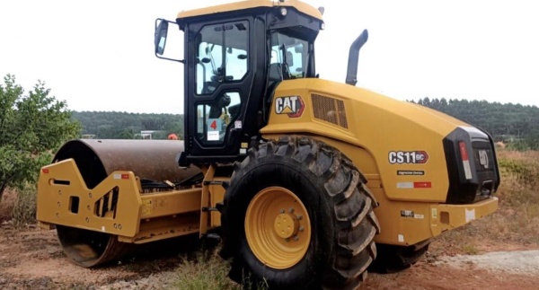 Rolo Compactador Caterpillar CS11 GC ano 2023