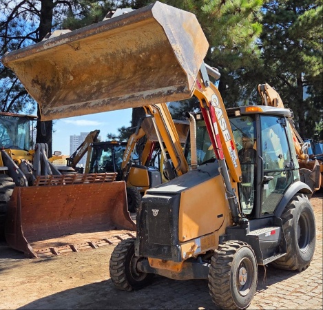 Retroescavadeira Case 580N ano 2020