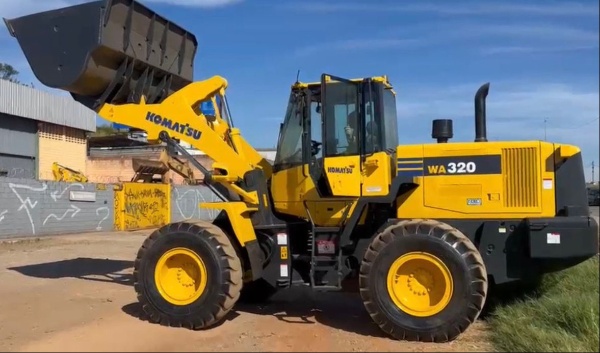 Pá Carregadeira Komatsu WA320 ano 2018