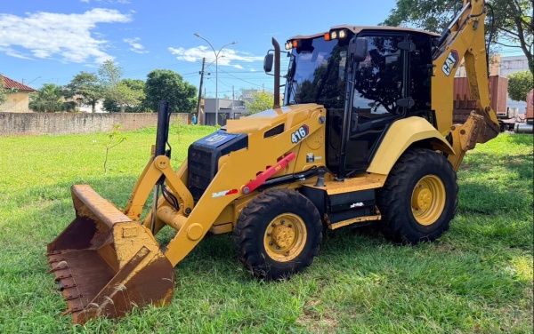 Retroescavadeira Caterpillar 416 ano 2021