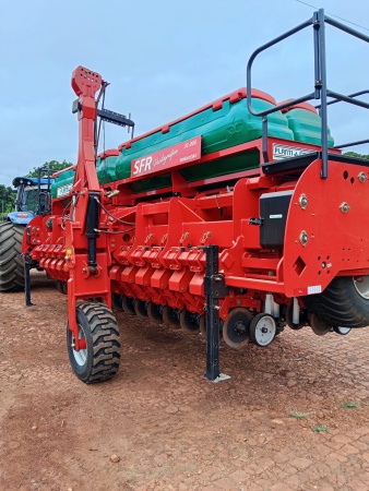 Plantadeira Planti Center  sfr 31000 ano 2022