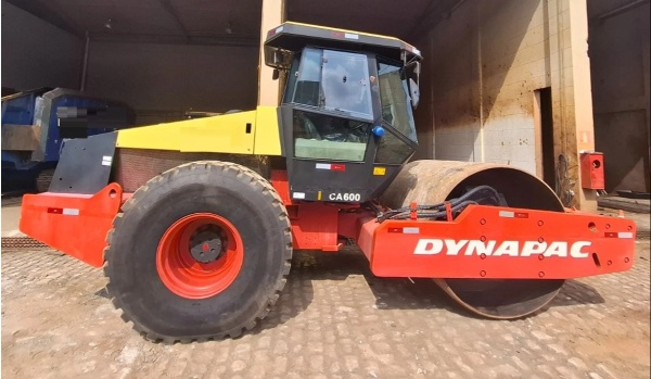 Rolo Compactador Dynapac CA602 ano 2011