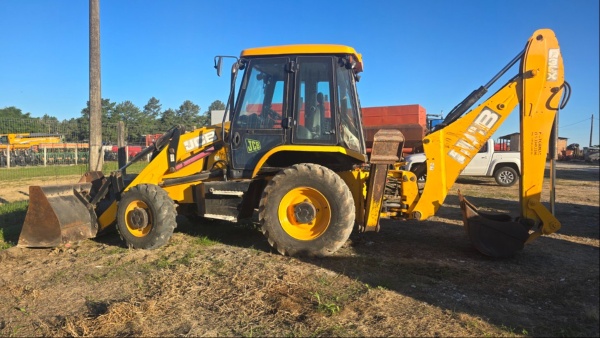 Retroescavadeira JCB 3CX ano 2016
