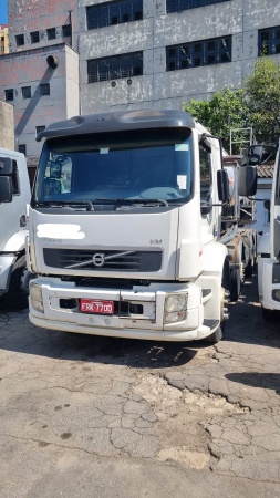 Caminhão Volvo VM 270 ano 2013