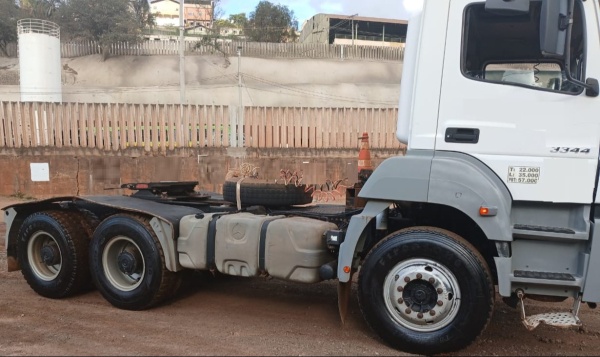 Caminhão Mercedes Benz AXOR 3344 S 6X4 2P DIESEL ano 2013