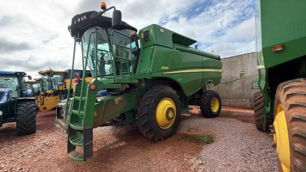 Colheitadeira John Deere S550 ano 2016