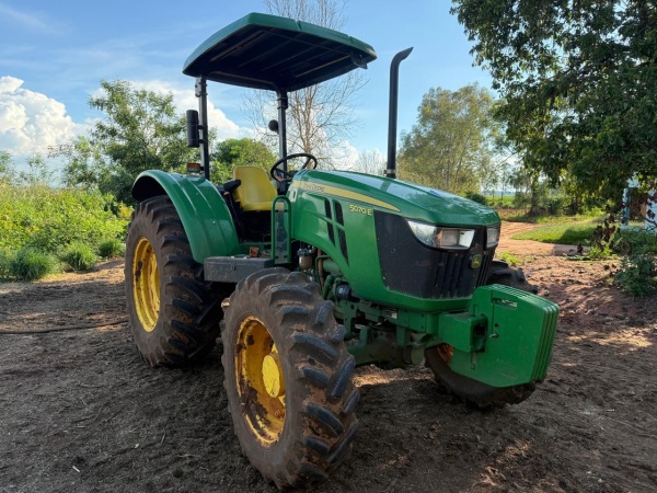 Trator John Deere 5070E ano 2022